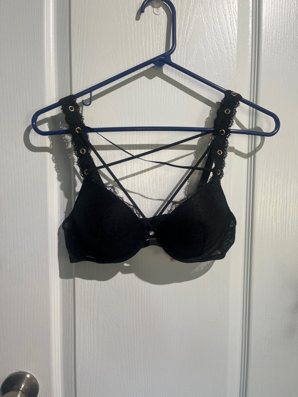 Victoria's Secret Black Lace Cross-Strap push-up Bra